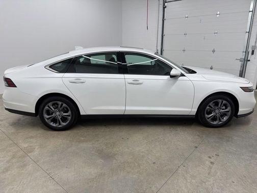 Platinum White Pearl 2023 Honda Accord EX