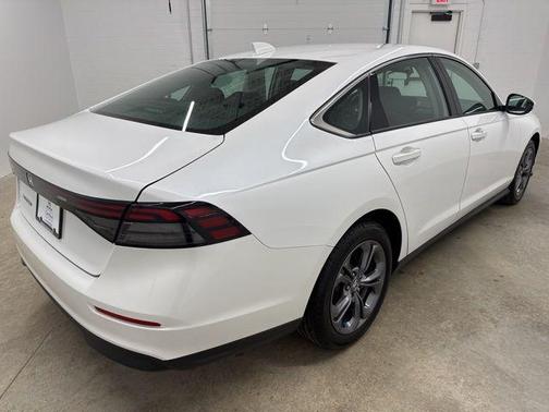 Platinum White Pearl 2023 Honda Accord EX