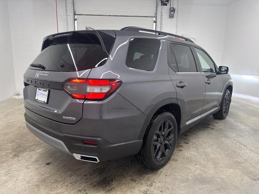 2025 Honda Pilot Touring 8-Passenger