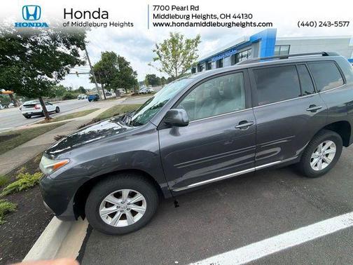 Magnetic Gray Metallic 2012 Toyota Highlander SE