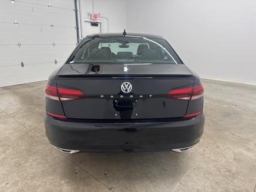 2022 Volkswagen Passat 2.0T R-Line