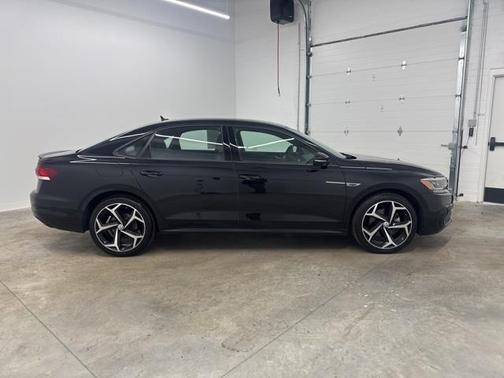 2022 Volkswagen Passat 2.0T R-Line