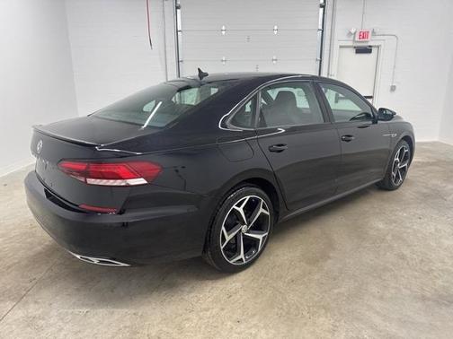 2022 Volkswagen Passat 2.0T R-Line