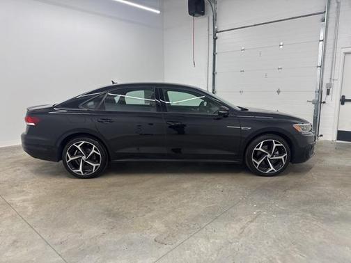 2022 Volkswagen Passat 2.0T R-Line