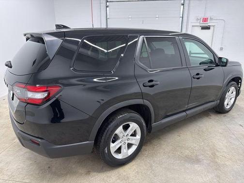 Crystal Black Pearl 2023 Honda Pilot AWD LX