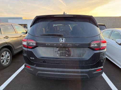 2023 Honda Pilot AWD LX