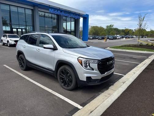 Quicksilver Metallic 2022 GMC Terrain SLE