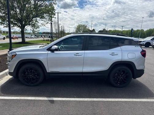 Quicksilver Metallic 2022 GMC Terrain SLE