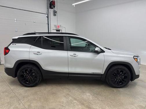 Quicksilver Metallic 2022 GMC Terrain SLE
