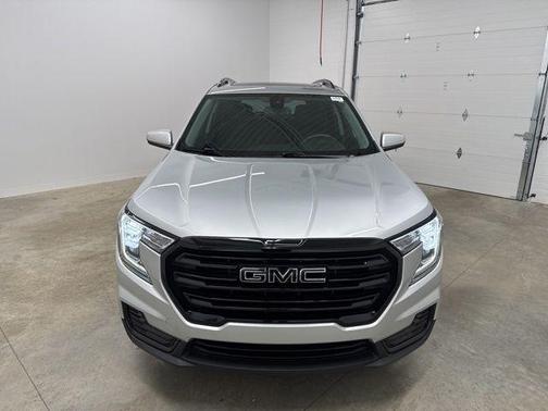 Quicksilver Metallic 2022 GMC Terrain SLE