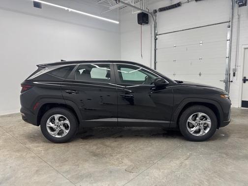 2023 Hyundai TUCSON SE