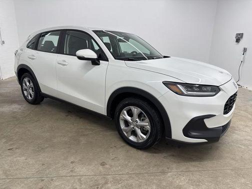 Platinum White 2024 Honda HR-V LX