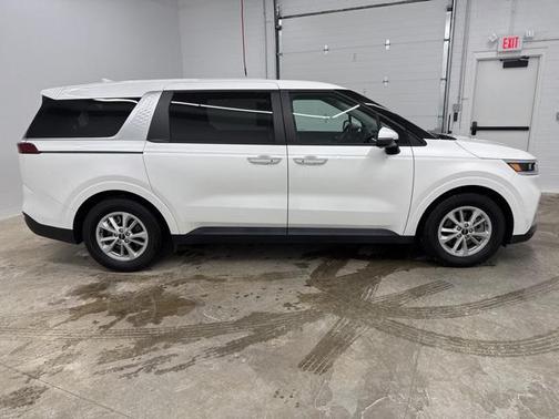 2022 Kia Carnival LX