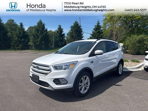 Oxford White 2018 Ford Escape SE
