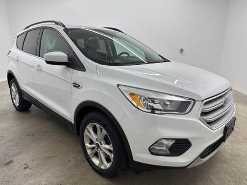 Oxford White 2018 Ford Escape SE
