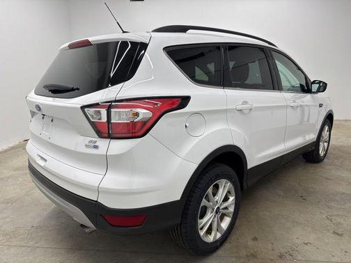 Oxford White 2018 Ford Escape SE