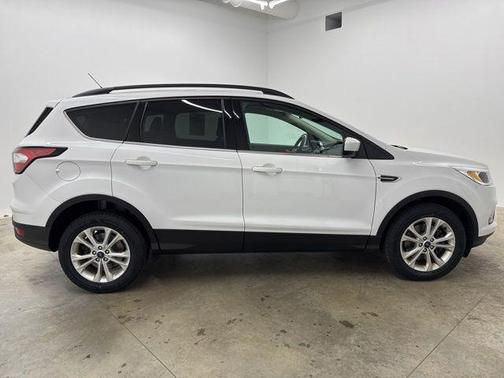 Oxford White 2018 Ford Escape SE