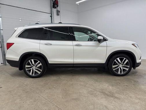 White Diamond Pearl 2018 Honda Pilot Touring