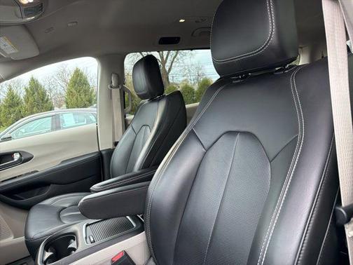 Velvet Red Pearlcoat 2023 Chrysler Pacifica Touring L