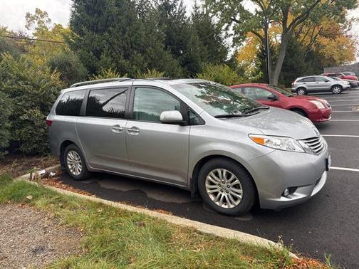 2017 Toyota Sienna XLE