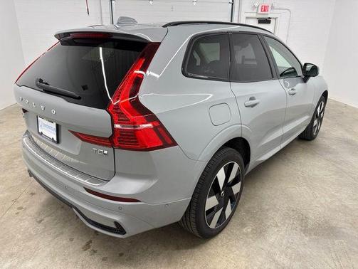 Vapour Grey Metallic 2025 Volvo XC60 Plug-In Hybrid Plus, T8 AWD Electric/Gasoline, Dark