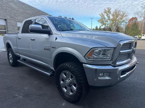 2018 RAM 2500 Laramie Crew Cab 4x4 6'4' Box