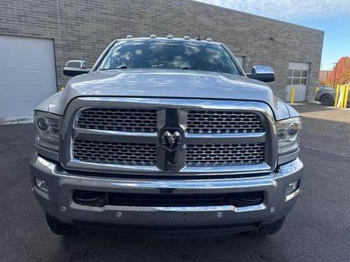 2018 RAM 2500 Laramie Crew Cab 4x4 6'4' Box
