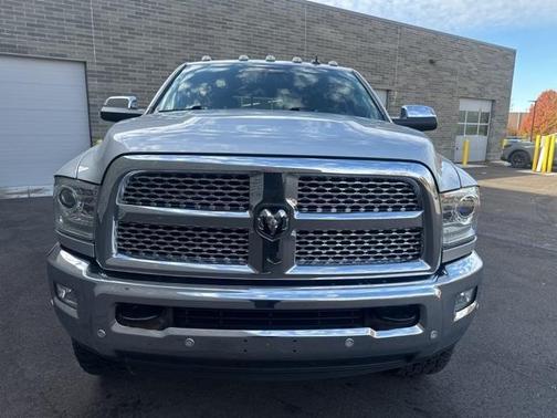 2018 RAM 2500 Laramie Crew Cab 4x4 6'4' Box