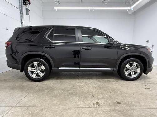 2023 Honda Pilot AWD EX-L 8 Passenger