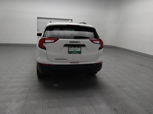 White 2023 GMC Terrain SLT