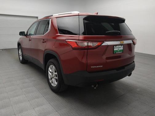 Red 2018 Chevrolet Traverse LT Cloth