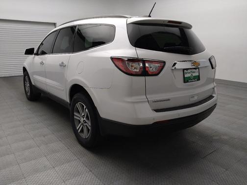 White 2017 Chevrolet Traverse 2LT