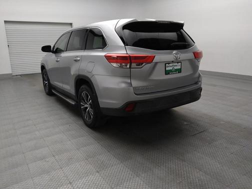 Celestial Silver Metallic 2019 Toyota Highlander LE I4
