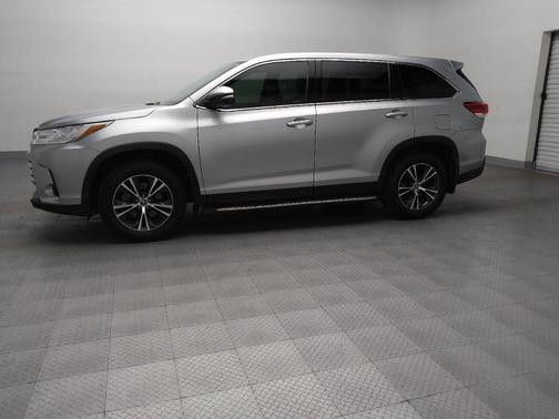 Celestial Silver Metallic 2019 Toyota Highlander LE I4