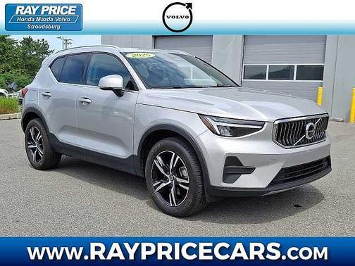 2025 Volvo XC40 Core