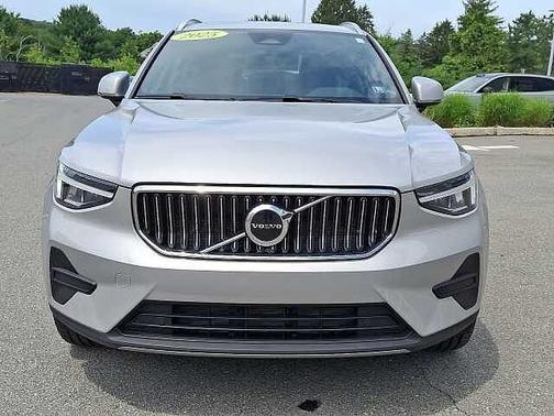 2025 Volvo XC40 Core
