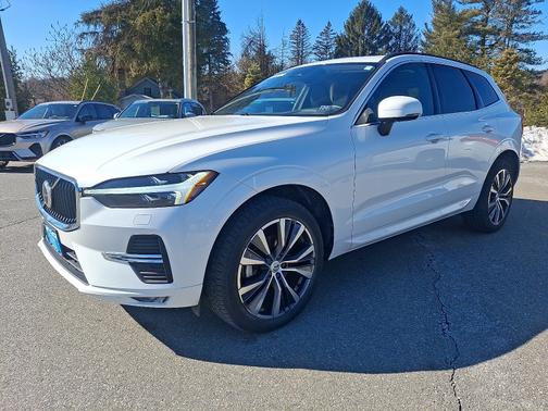 2022 Volvo XC60 Momentum