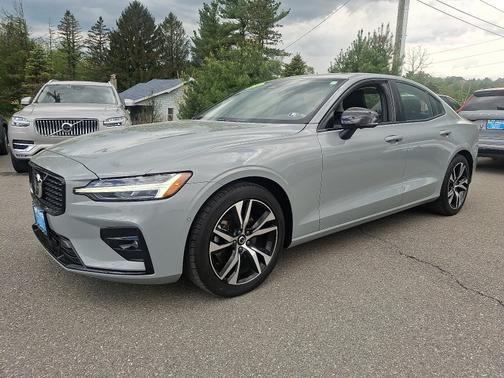 2024 Volvo S60 B5 Plus Dark Theme
