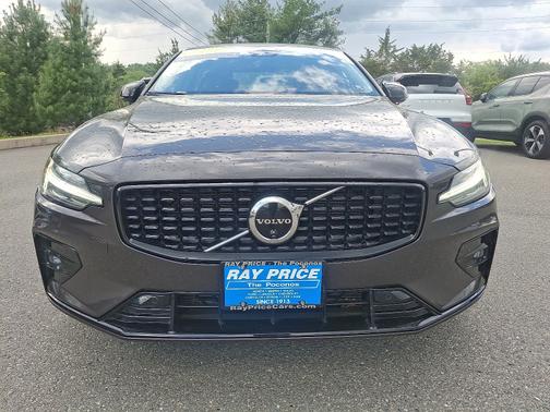 2024 Volvo S60 B5 Plus Dark Theme