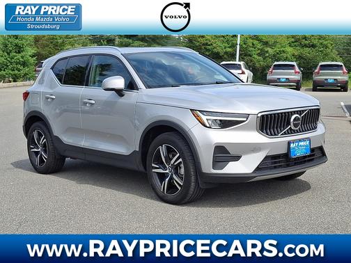 2025 Volvo XC40 B5 Core Bright Theme