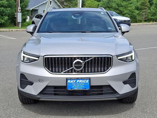 2025 Volvo XC40 B5 Core Bright Theme