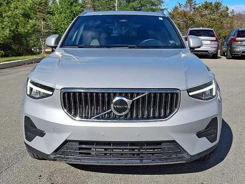 2025 Volvo XC40 Core