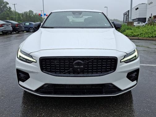 2024 Volvo S60 B5 Plus Black Edition