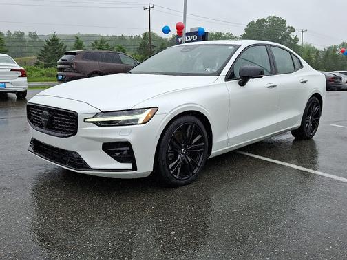 2024 Volvo S60 B5 Plus Black Edition