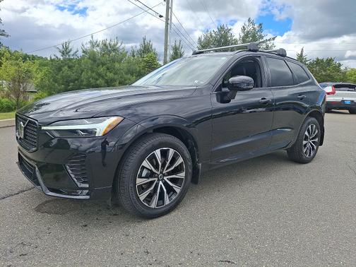 2024 Volvo XC60 B5 Core Dark Theme