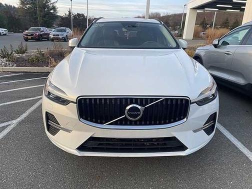 2022 Volvo XC60 B5 Momentum