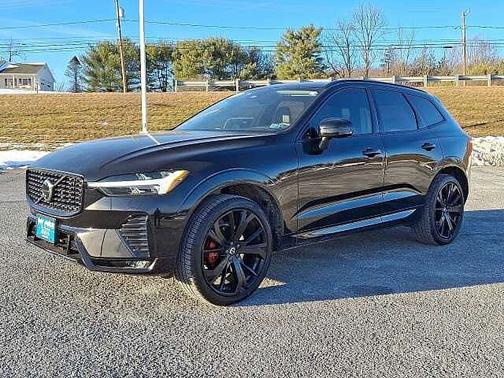 2023 Volvo XC60 B5 Ultimate Dark Theme