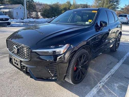 2023 Volvo XC60 B5 Ultimate Dark Theme