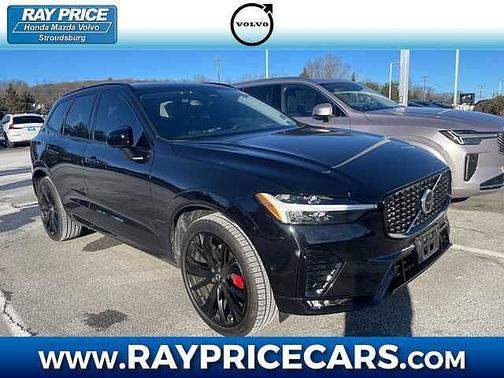 2023 Volvo XC60 B5 Ultimate Dark Theme