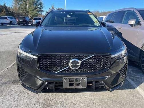 2023 Volvo XC60 B5 Ultimate Dark Theme